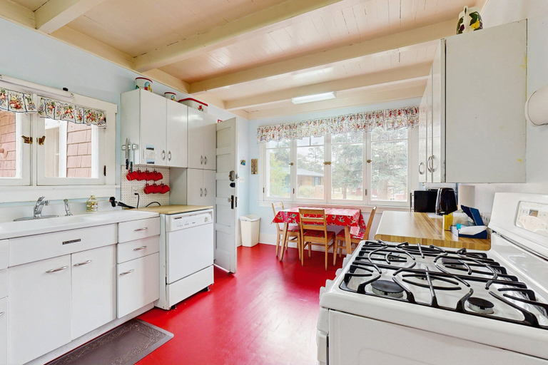 Private kitchen 3, Charming Vacation Home Close to Rocky Mountain National Park, Larimer
