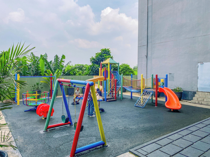 Children's play area - outdoor, Classic Studio Apartment At Nifarro Park, Jakarta Selatan