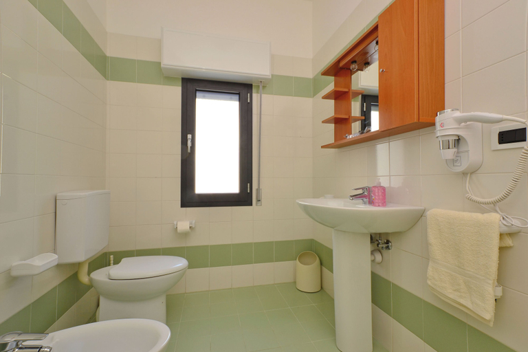 Bathroom 5, Quiet Flat With Balcony, Udine