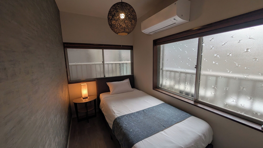 Room 2, Golden Time, Osaka