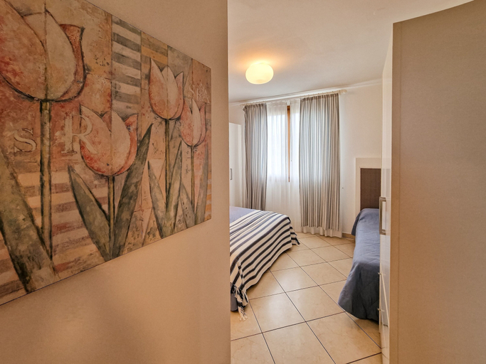 Room 2, Modern Three Room Flat With Pool, Venezia