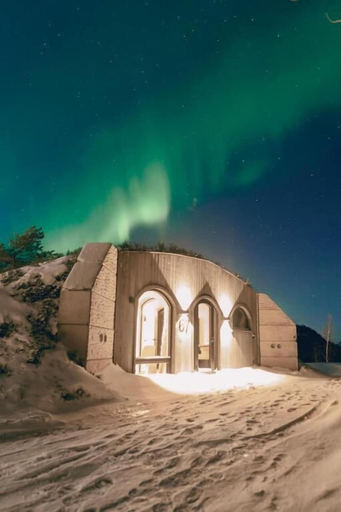 Exterior, Kaamos Lodge, Lapland