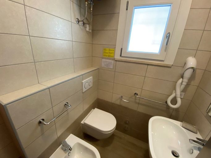 Bathroom 2, Charming two level villa with garden and BBQ, Venezia