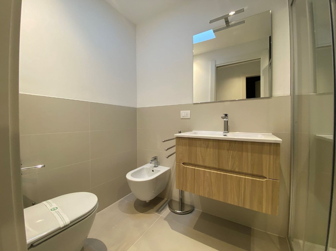 Bathroom 2, Bright Beachside Apartment With two Terraces, Venezia