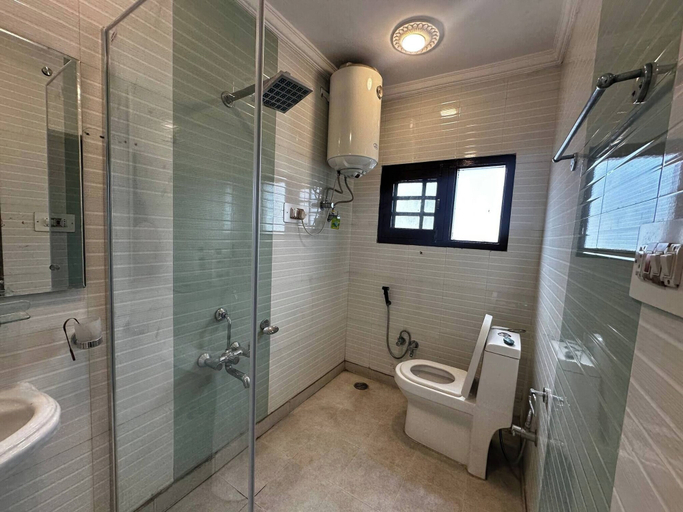Bathroom 3, Dilan Residency Villa -5 Bedroom- Centrally Heated, Srinagar