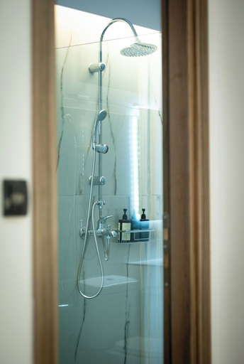 Bathroom 4, Klitiou 7 Hotel, Attica