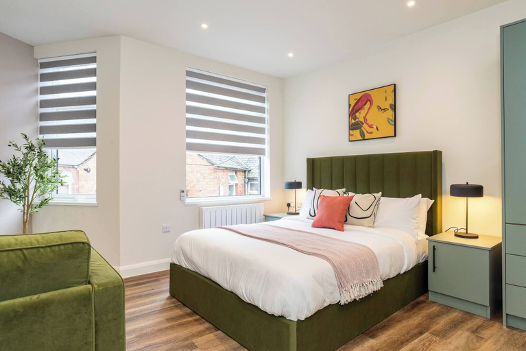 Room 3, Stylish Central Studio Steps to DMU & LRI, Leicester