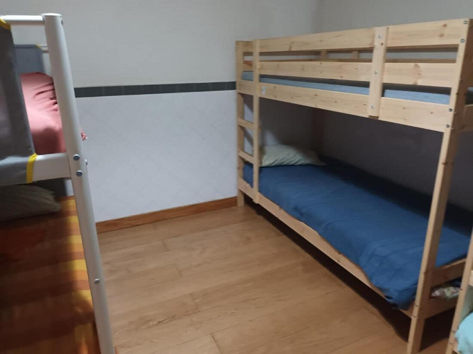 Room 2, Room-bed 15 in a 6-bed Mixed Dormitory r, Sintra