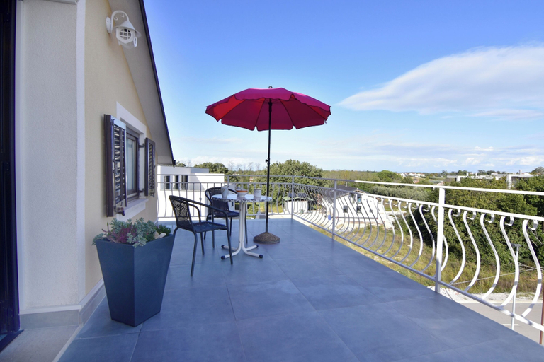 Balcony 4, Relaxing Retreat With Terrace, Umag