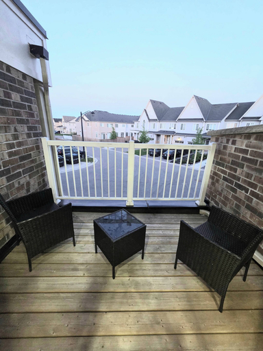 Balcony, Ligero Townhouse Entire Four Bedrooms Home, Dufferin