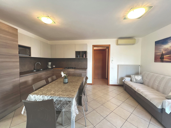 Living room, Elegant Flat Steps From Beach, Udine