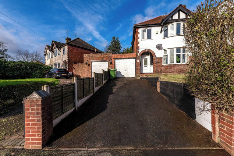 Exterior, Charming 3-bedroom Wolverhampton Home With Private Hot Tub, Wolverhampton