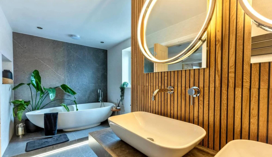 Bathroom 3, Charming 3-bedroom House in Radcliffe, Manchester, Bury