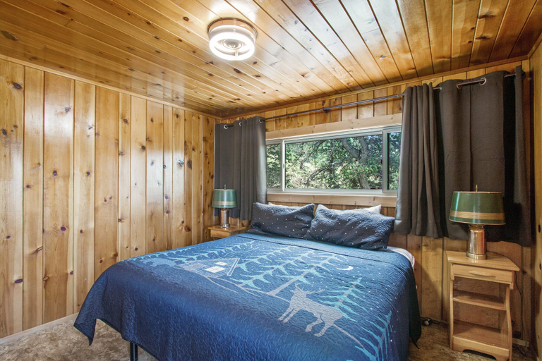 Room 5, Cabin on 7 Acres With Glorious Mountain Views & Wood Fireplace, Larimer