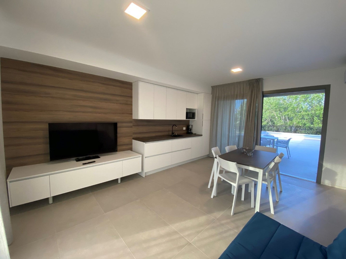 Interior 4, Bright Beachside Apartment With two Terraces, Venezia