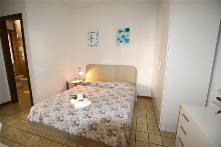 Room, Great Studio With Huge Terrace in a Residence With Common Pool, Udine