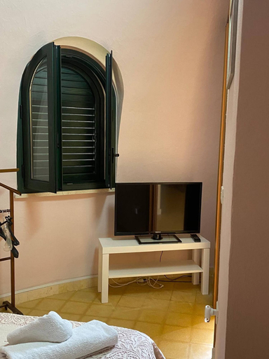 Room 5, Smiles & Sunsets - Marino's Resort, Trapani