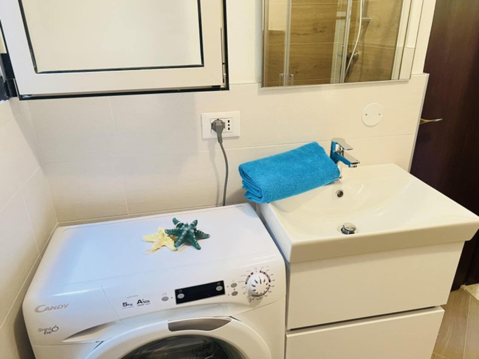 Bathroom 5, Apartment With Garden and Swimming Pool Access, Venezia