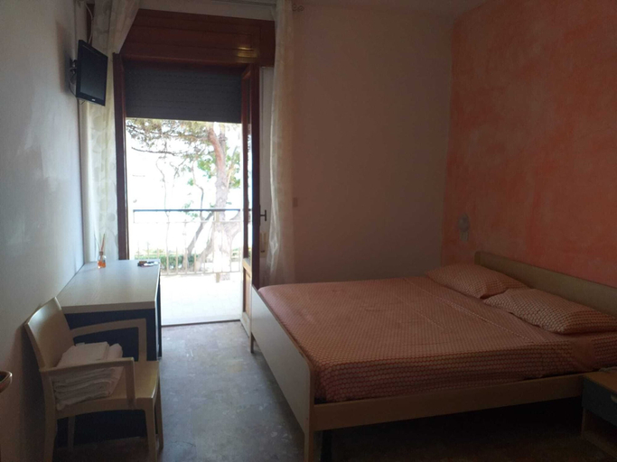 Others 3, Room-spacious Quadruple Room a Stone thr, Teramo