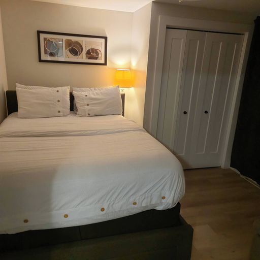 Room 2, Private 1BR Basement Suite Near YQM With Free Parking, Westmorland