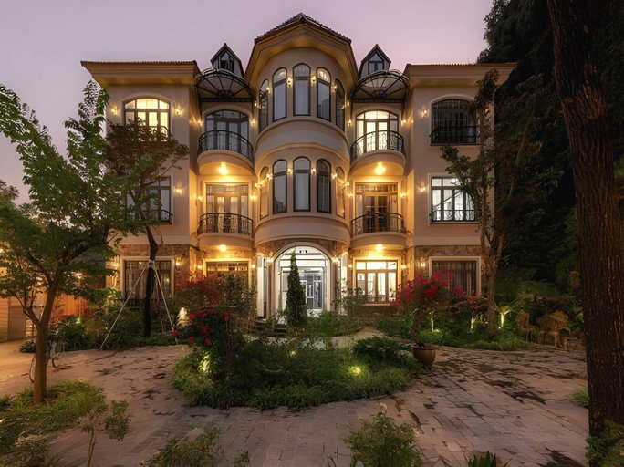 Exterior & Views