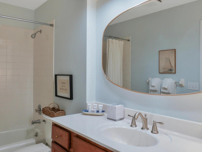 Bathroom 5, Fairways 307, Walton