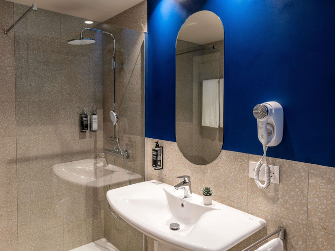 Bathroom 5, ibis Styles Zaragoza Ramiro I, Zaragoza