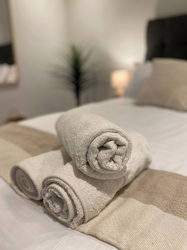 Room 2, The Dyche-parking-local Attractions-fast Wi-fi, Manchester