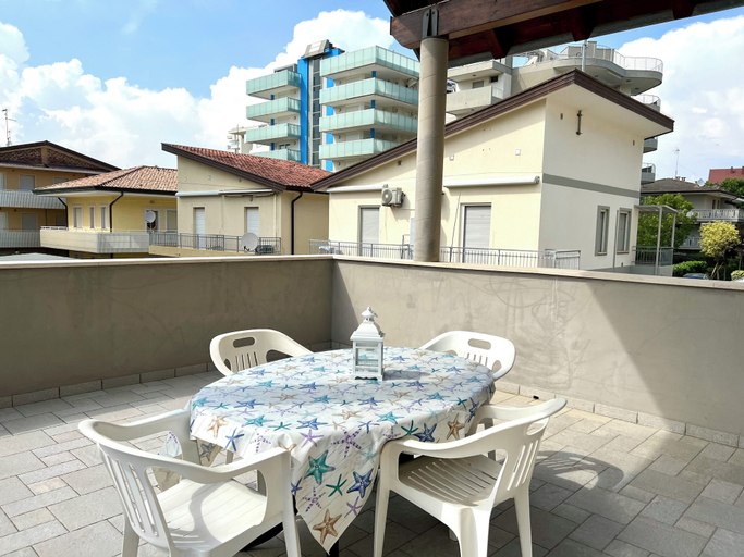 Balcony 3, Great Accommodation for Groups in Lignano, Udine
