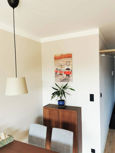 Dining, Free Parking Modern Smichov Apt Large Balcony, 10 Minutes Metro to Central, Praha 5