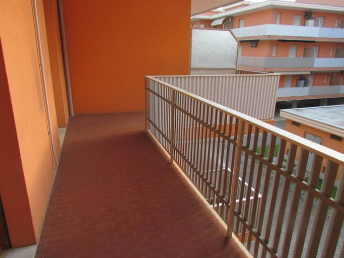 Balcony 2, Spacious Flat With Pool Access, Venezia