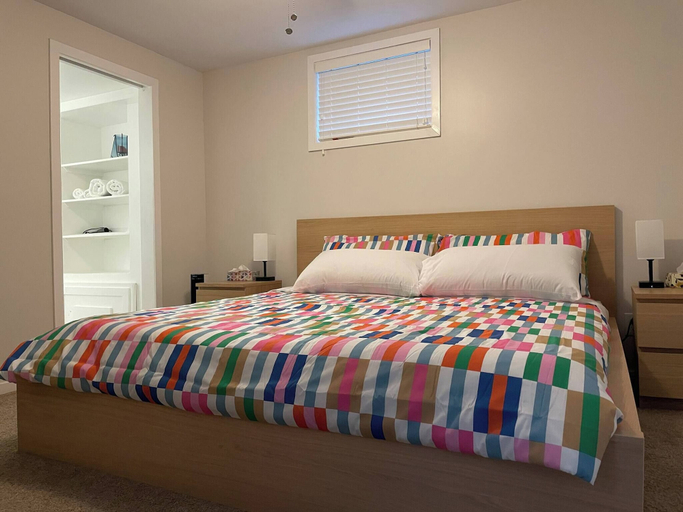 Room 4, Shibly's Retreat Near West Edmonton Mall, Division No. 11