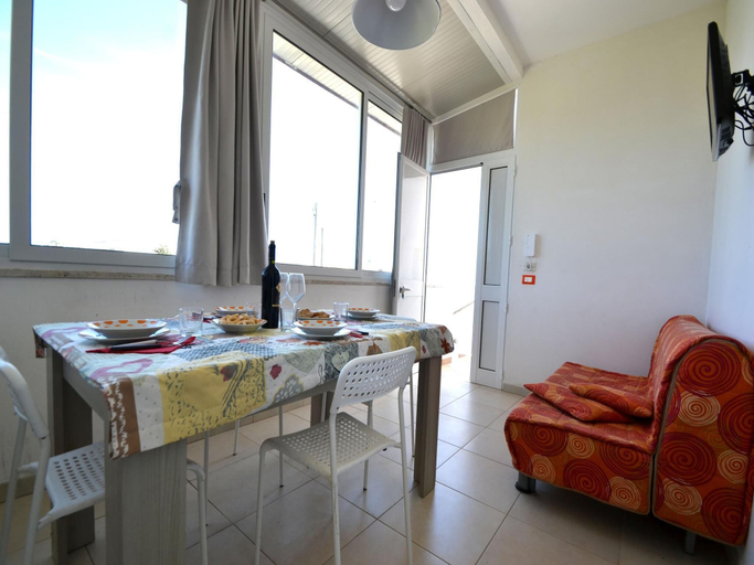 Others 3, Three-room Apartment With air Conditioning on the First Floor - Torre Dell'orso, Lecce