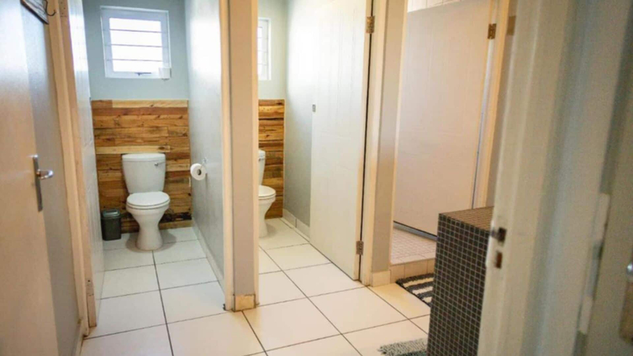 Bathroom 4, Four Seasons Struisbaai, Overberg