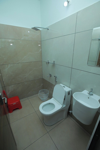 Bathroom, Premier Tourist Home, Thrissur