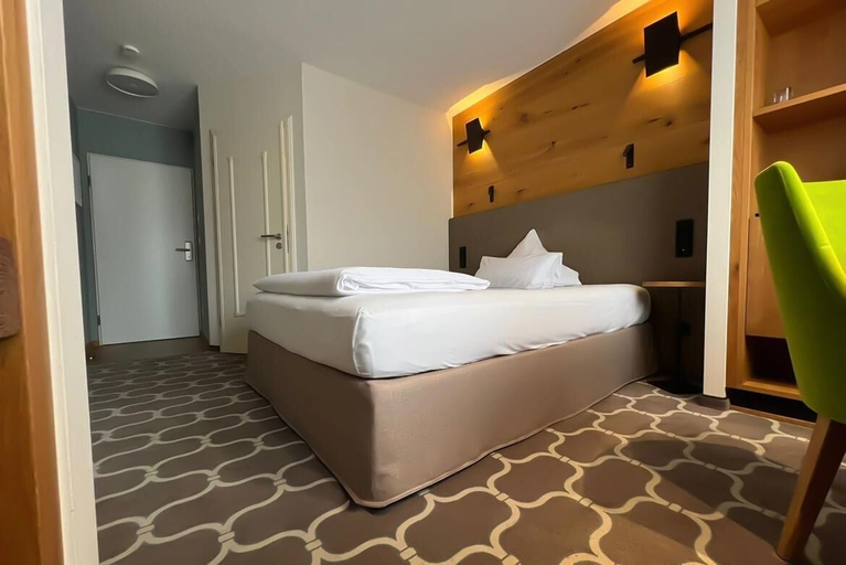 Bedroom 5, Olymp Munich, Freising