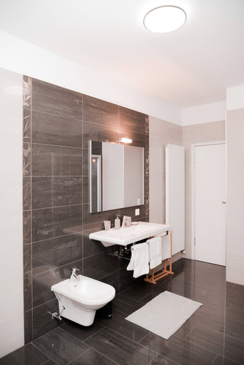 Others 5, New Central Plaza Apartment 1, Lugano