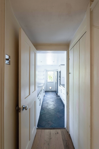 Interior 2, Elegant 3BR Victorian Retreat, Free Parking, London