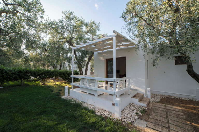 Exterior & Views 2, "saracena" Holiday Home With Private Beach and Swimming Pool, Foggia