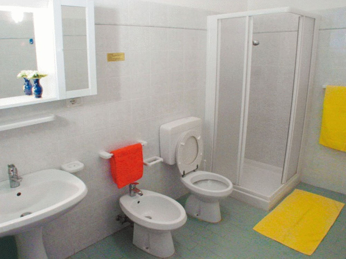 Bathroom 3, Nice an Welcoming Villa With Patio and Garden, Udine