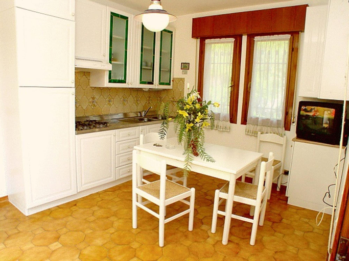 Dining room, Charming Flat With Wi-fi Near Lignano Beach, Udine