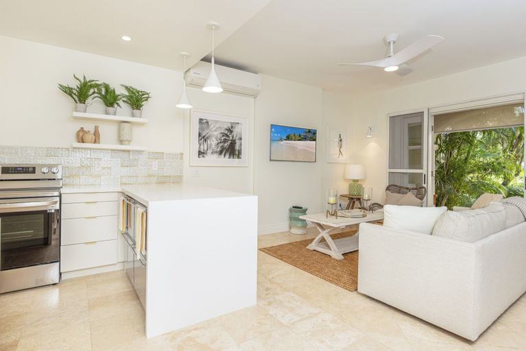 Living room 2, Beach Happy Schooner Bay 109 - by Zenbreak