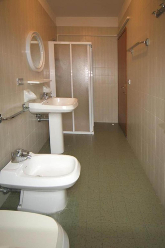 Bathroom, Convenient Flat for Ideal Holidays, Udine