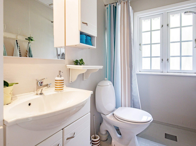 Bathroom, 4 Star Holiday Home in Blavand, Varde