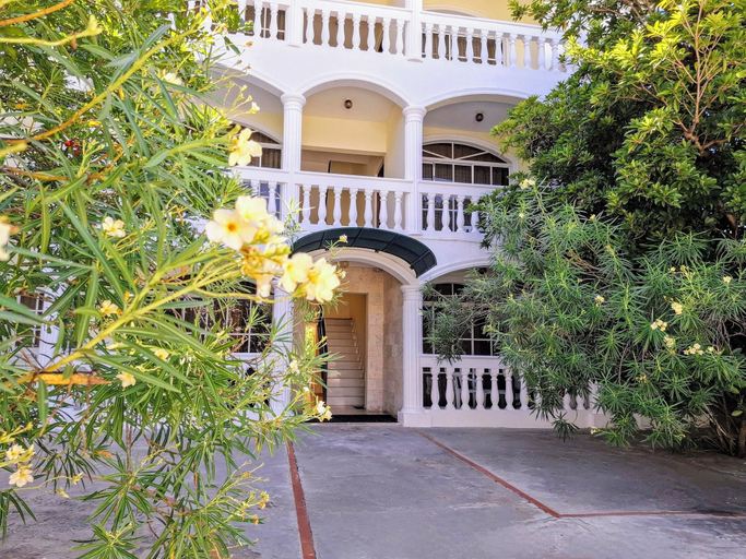 Property entrance, Sun & Sea - Costambar Beachside Apartment With Pool, San Felipe de Puerto Plata