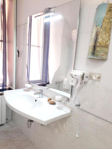 Bathroom 2, L'Elica - In Vacanza a Gaeta, Latina