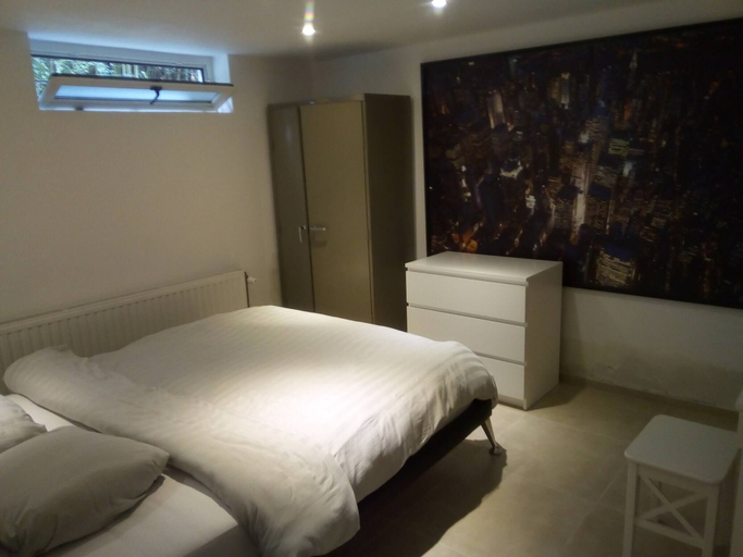Bedroom 2, Relaxation in Waterloo, 2 Steps From the Center of Brussels, Brabant Wallon