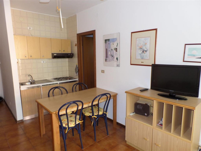 Dining room 3, Apartment 80m From the Beach, Venezia