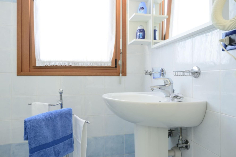 Bathroom 3, Lignano Sabbiadoro Seafront Stay, Udine