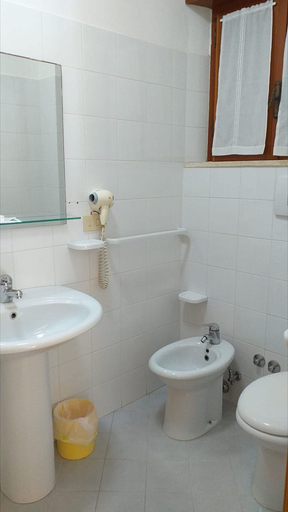 Others 2, Room-spacious Double Room by the sea, Teramo
